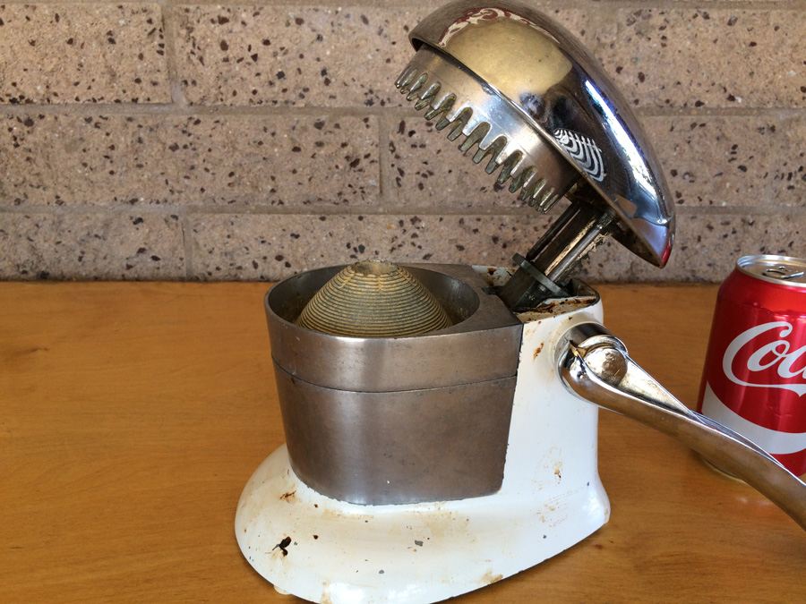 Vintage Juicer Tilt Top Juice-O-Mat [Photo 7]