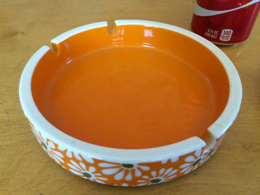 Pair of Retro Mid-Century Ashtrays [Photo 4]