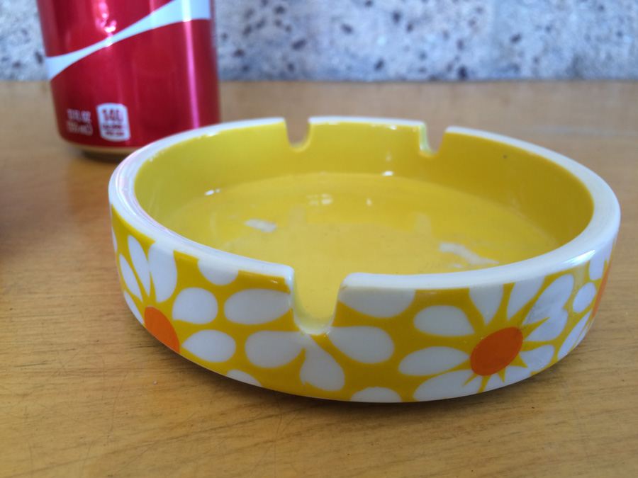 Pair of Retro Mid-Century Ashtrays [Photo 3]