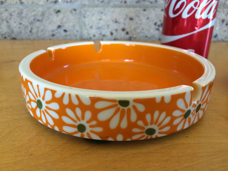 Pair of Retro Mid-Century Ashtrays [Photo 2]