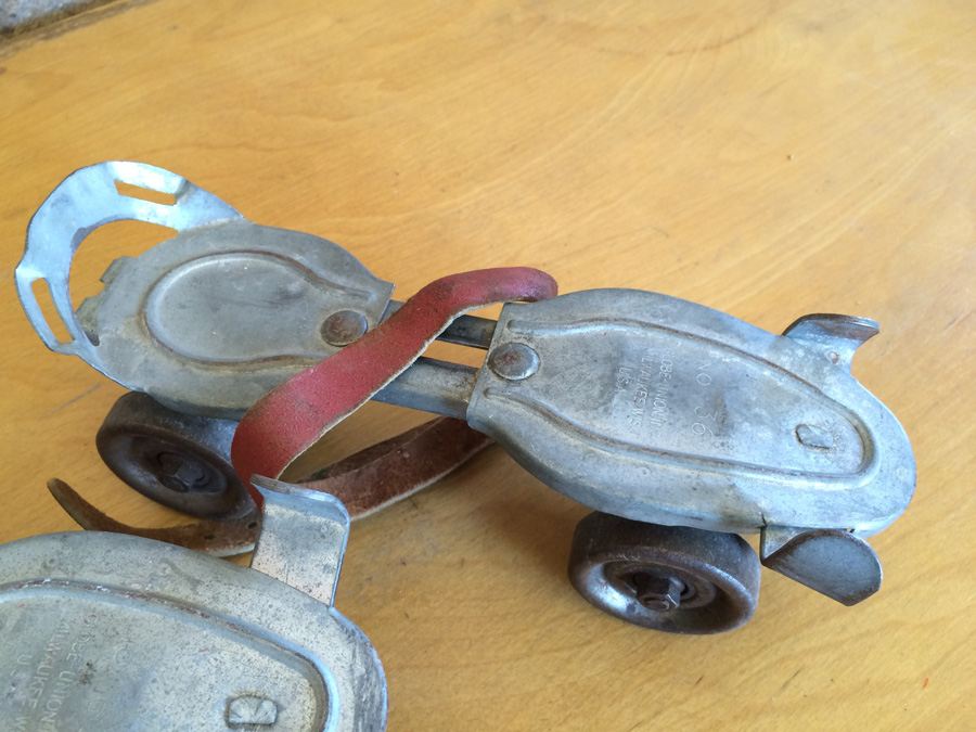 Pair of Vintage Metal Shoe Skates - Missing Straps [Photo 4]