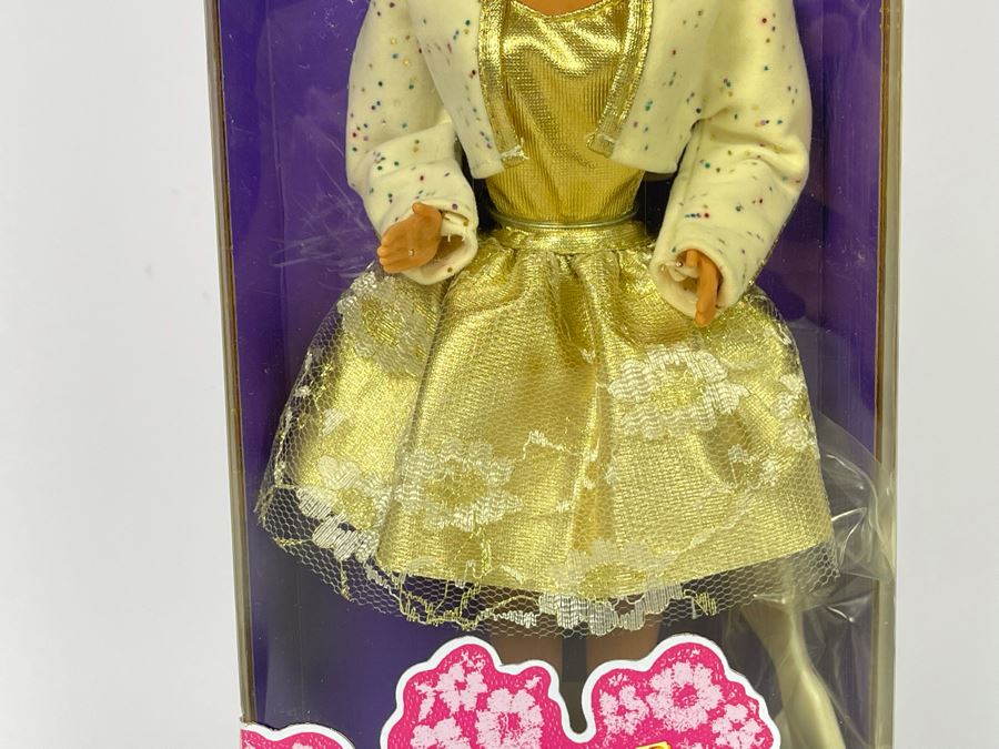Gold & Lace Barbie New In Box Doll Mattel 1989 [Photo 3]