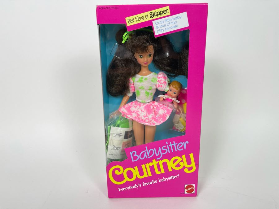 Babysitter Courtney Barbie New In Box Doll Mattel 1990