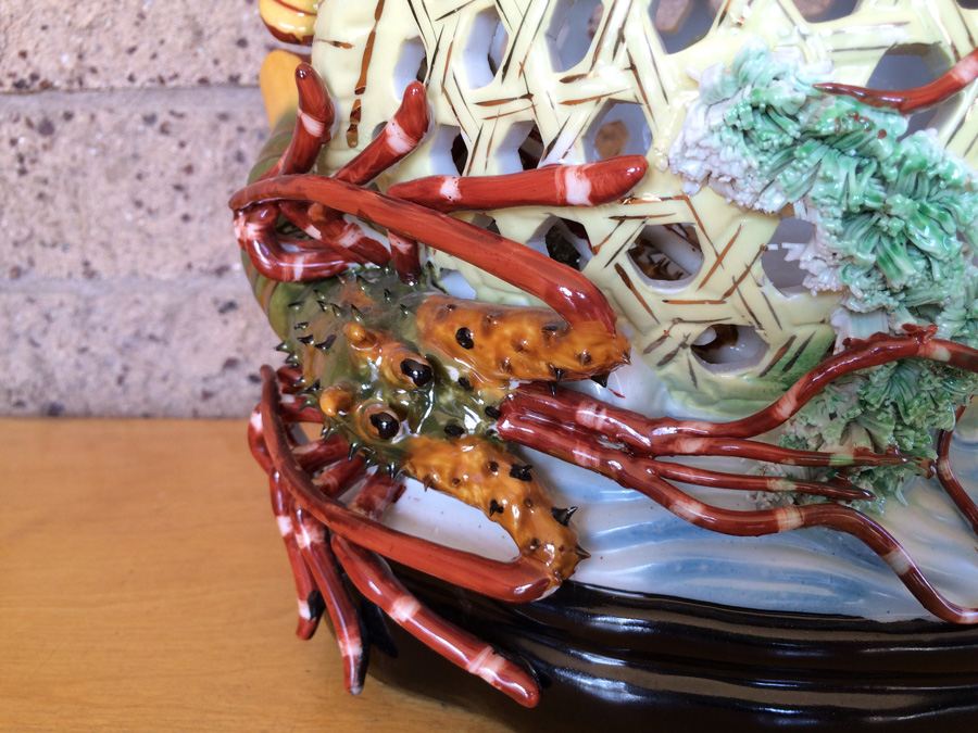 Large Unique Pottery with Multiple Lobsters [Photo 2]