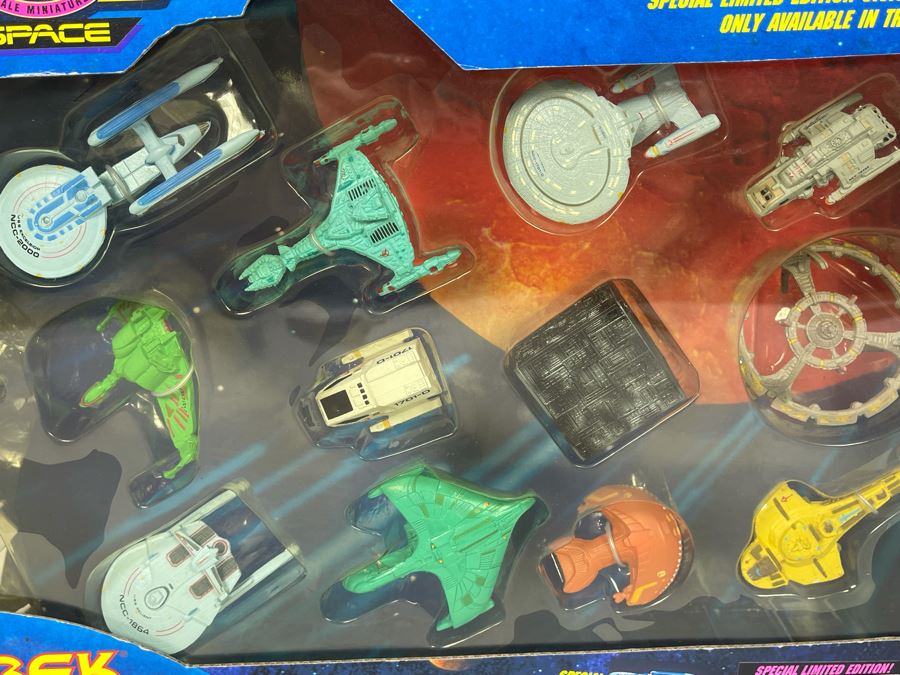 Star Trek Limited Edition Collector's Set Micro Machines Space Special Limited Edition U.S.S. Enterprise [Photo 5]