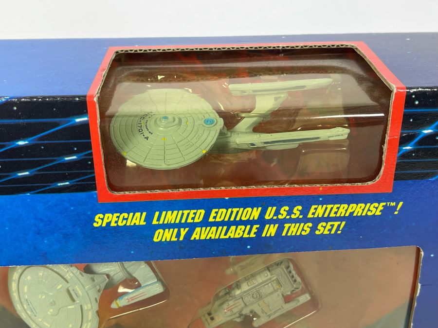 Star Trek Limited Edition Collector's Set Micro Machines Space Special Limited Edition U.S.S. Enterprise [Photo 7]
