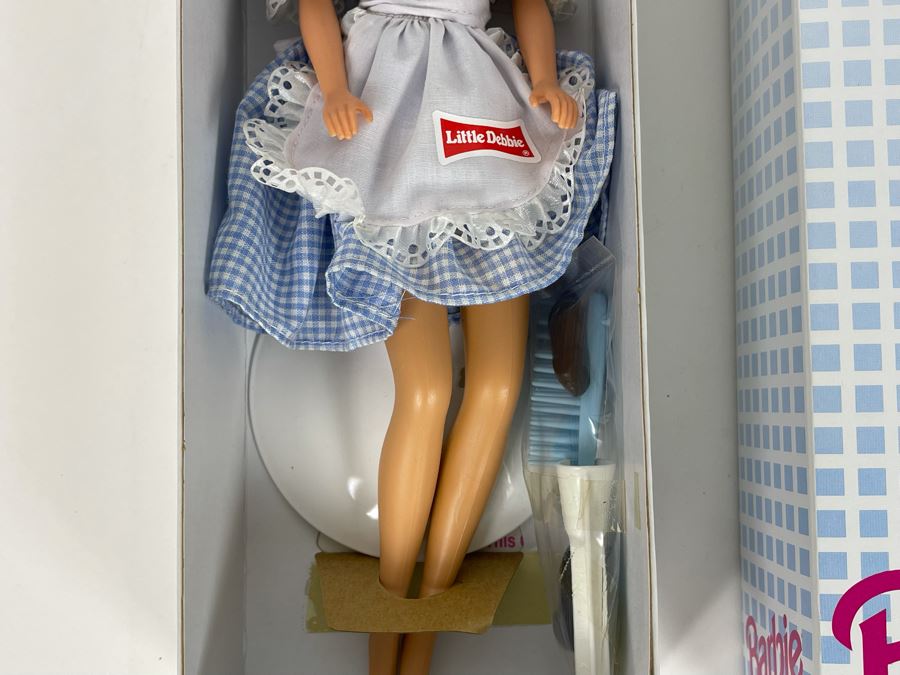 Little Debbie Snacks Barbie Collector's Edition New In Box Doll Mattel 1992 [Photo 3]
