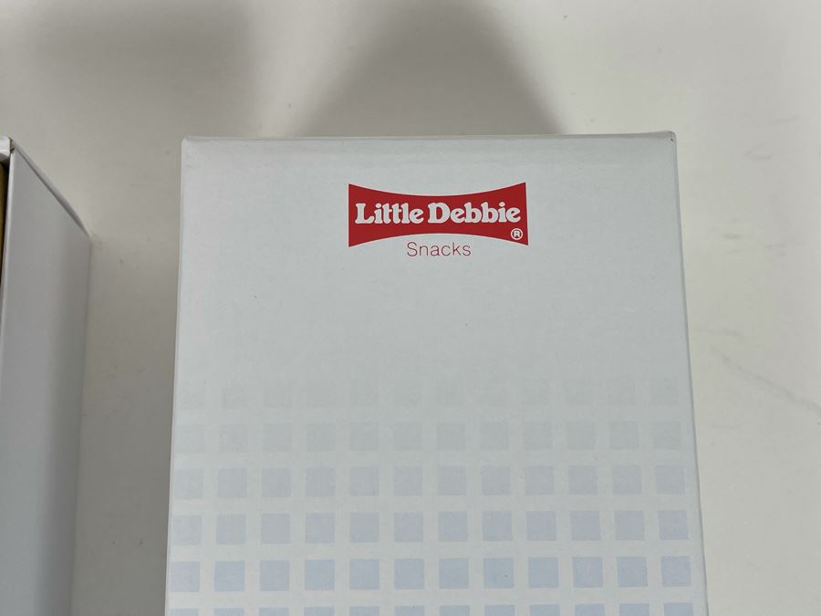 Little Debbie Snacks Barbie Collector's Edition New In Box Doll Mattel 1992 [Photo 5]