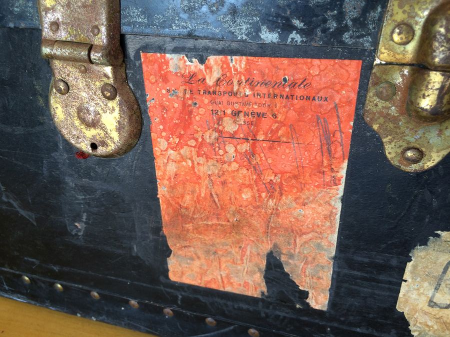 Vintage Black Trunk [Photo 4]
