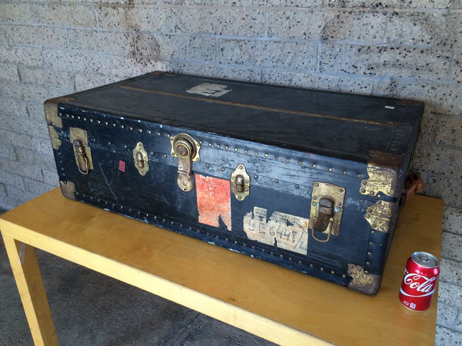 Vintage Black Trunk [Photo 2]