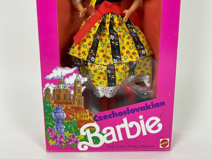 Czechoslovakian Barbie New In Box Doll Mattel 1990 [Photo 3]