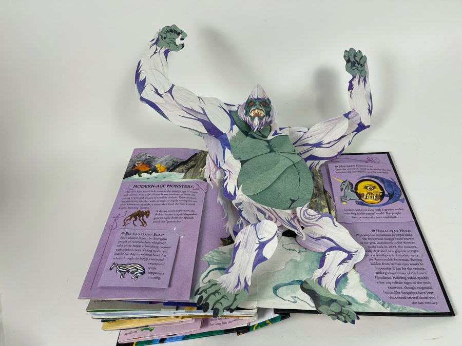 Dragons & Monsters Pop-Up Book [Photo 17]