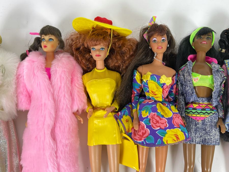 Six Mattel Barbie Dolls Out Of Package [Photo 4]