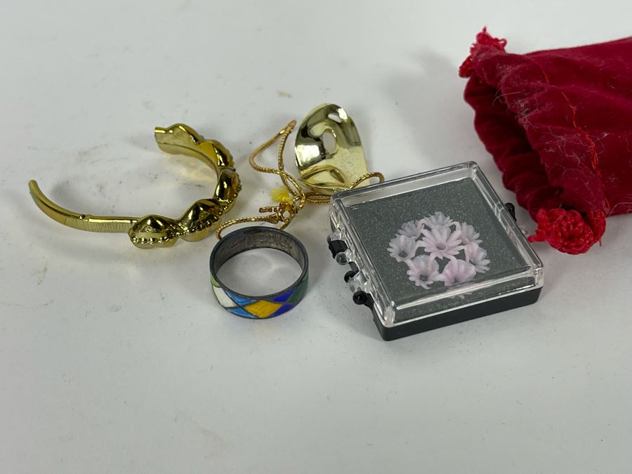 Collection Of Mattel Barbie Clothes [Photo 18]