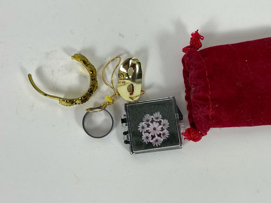 Collection Of Mattel Barbie Clothes [Photo 17]