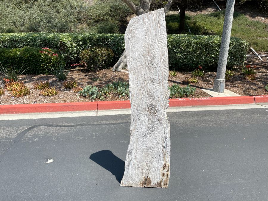 Large Original Carved Tree Trunk Floral Design [Photo 9]