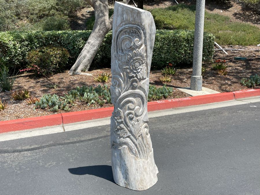Large Original Carved Tree Trunk Floral Design [Photo 2]