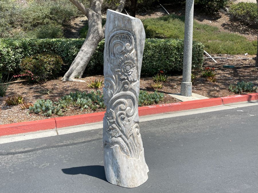 Large Original Carved Tree Trunk Floral Design [Photo 4]
