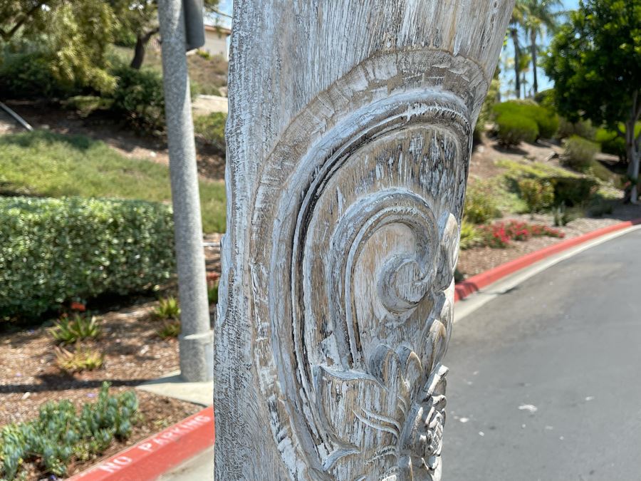 Large Original Carved Tree Trunk Floral Design [Photo 7]