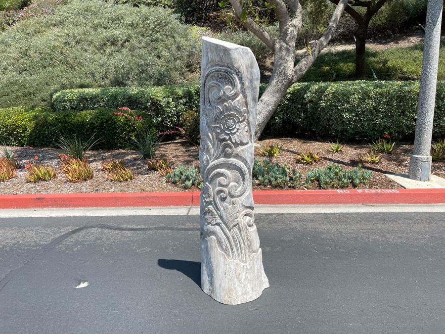 Large Original Carved Tree Trunk Floral Design [Photo 3]