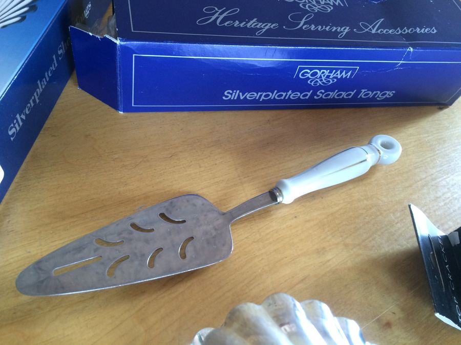 Serving Accessories - 9 Piece Lot [Photo 8]