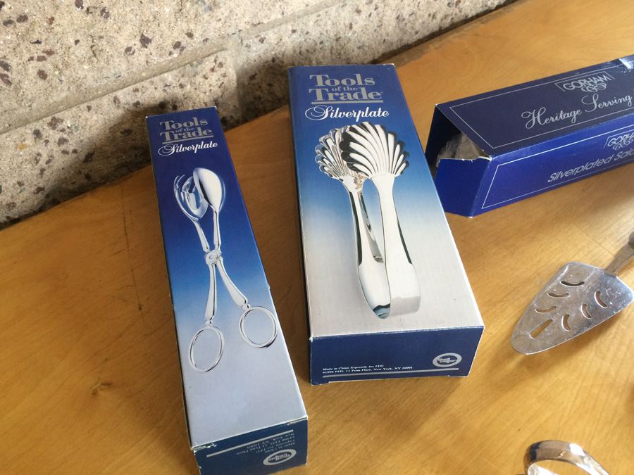 Serving Accessories - 9 Piece Lot [Photo 5]