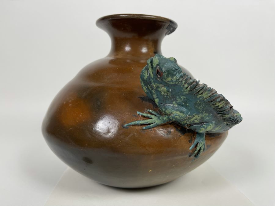 Large Pottery Vessel With Lizard 10W X 9H