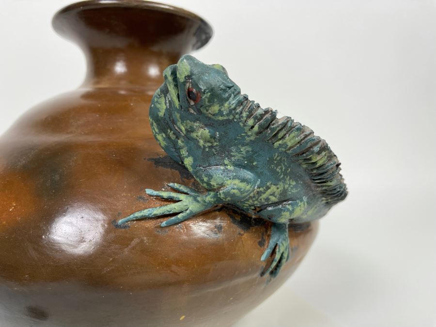 Large Pottery Vessel With Lizard 10W X 9H [Photo 12]
