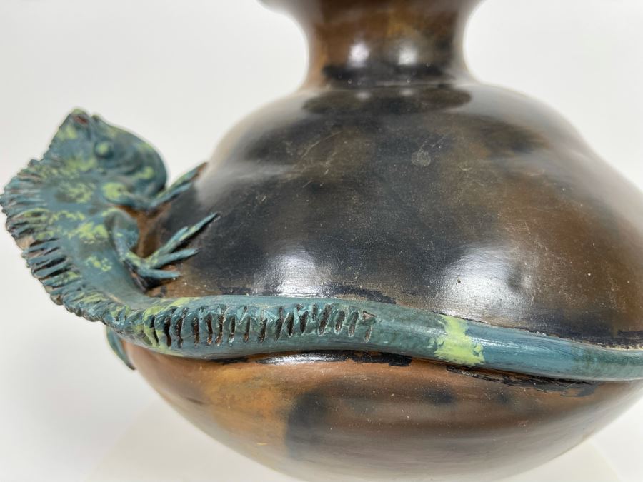 Large Pottery Vessel With Lizard 10W X 9H [Photo 10]