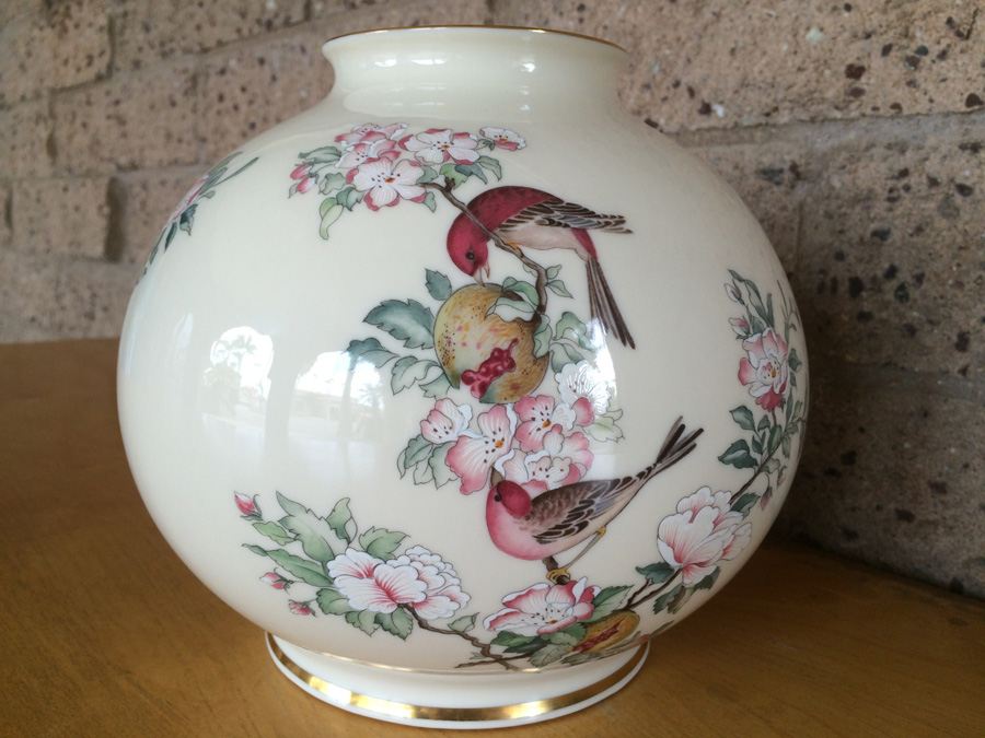 LENOX Serenade Vase [Photo 1]