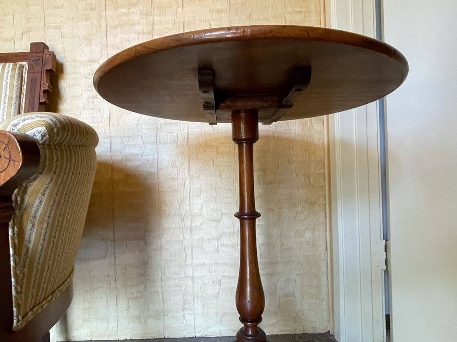 Antique Queen Anne Style Inlaid Tilt-Top Pedestal Table 22R X 28H [Photo 9]