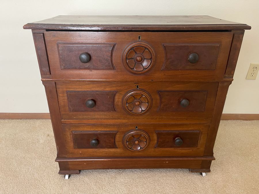 Vintage Wooden 3-Drawer Chest Of Drawers 31W X 16D X 29.5H [Photo 1]