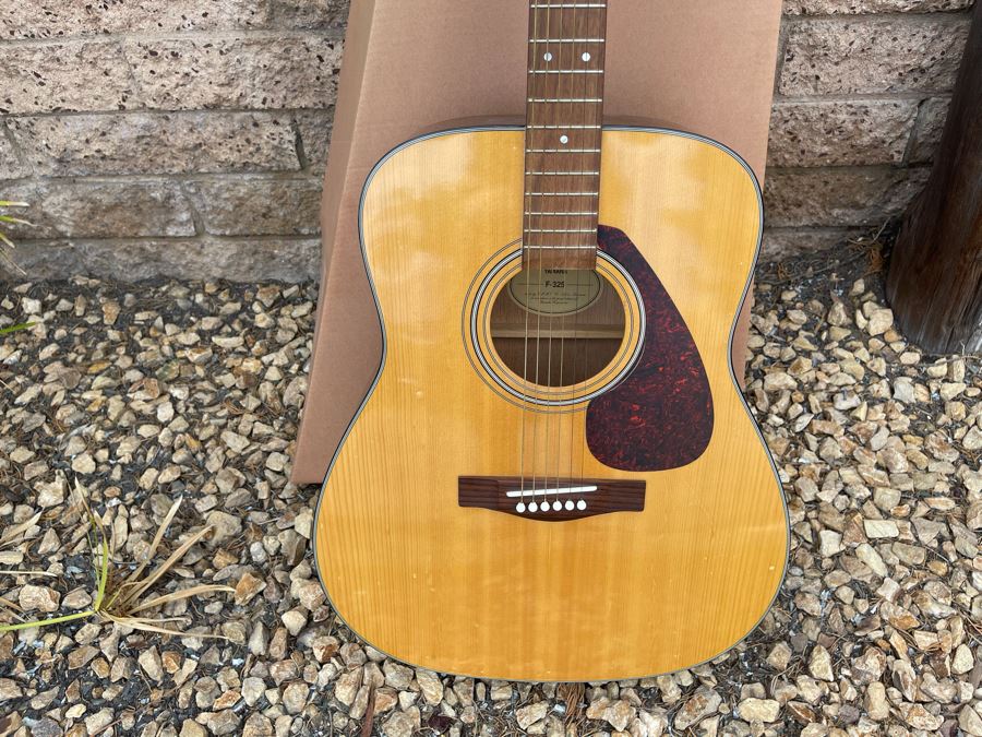 JUST ADDED - Yamaha Acoustic Steel String Guitar Model F-325 With Box [Photo 4]
