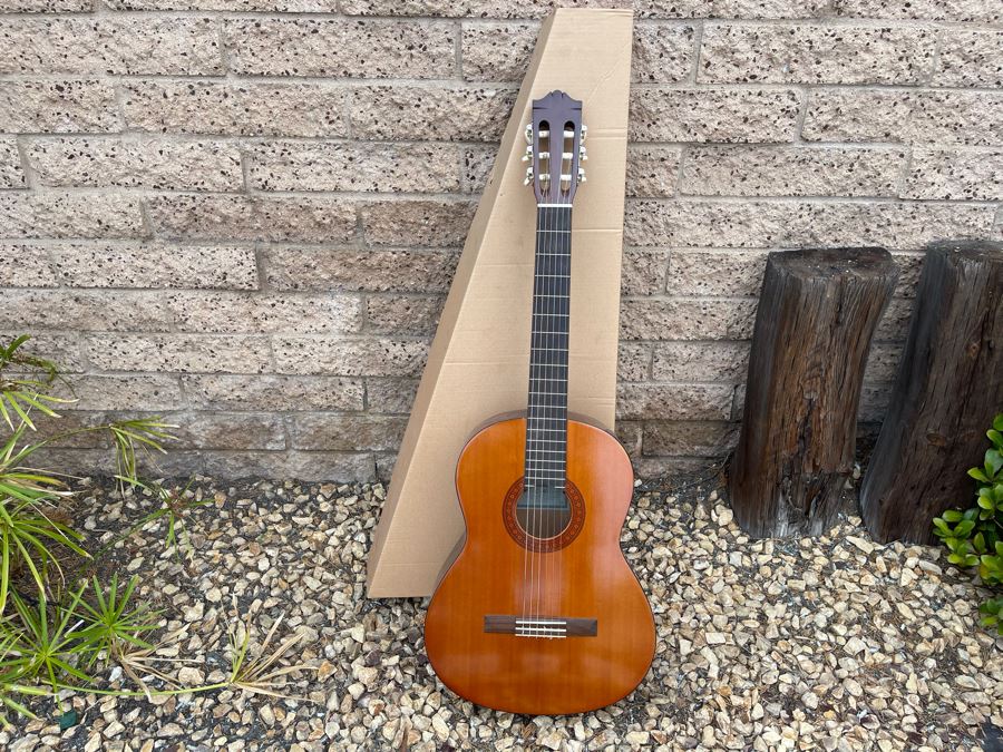 JUST ADDED - Yamaha Acoustic Nylon String Guitar Model C-40 A With Box [Photo 2]