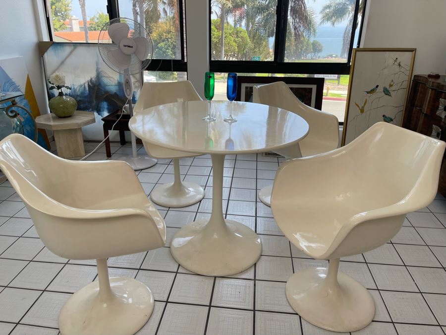 Eero Saarinen Style Tulip Table 35.5R X 30.5H With Four Chairs  [Photo 3]