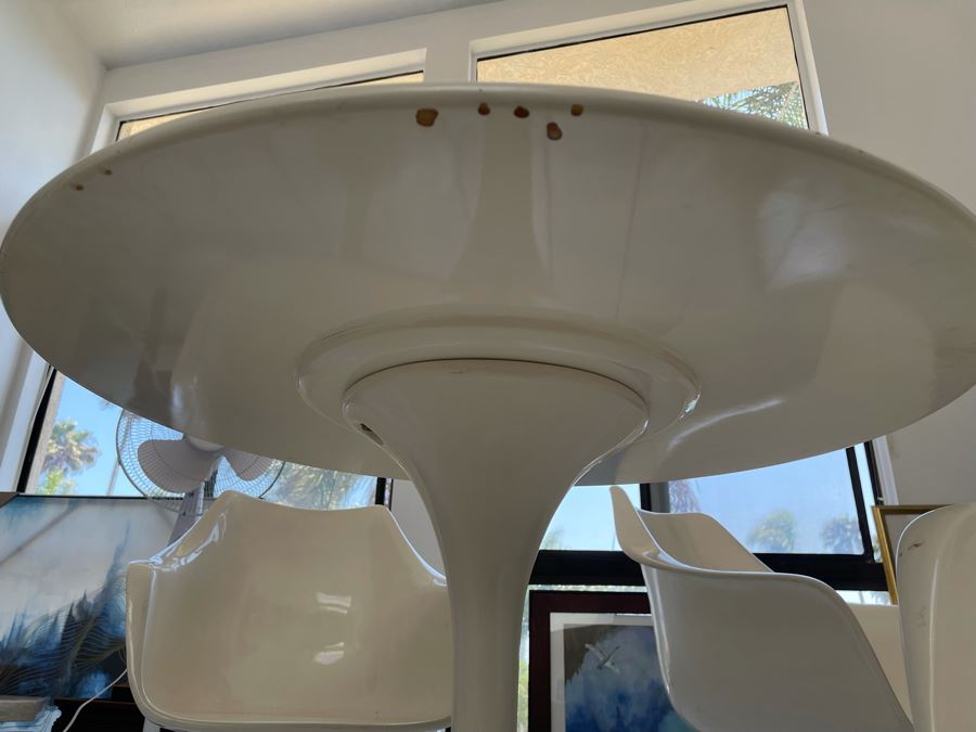 Eero Saarinen Style Tulip Table 35.5R X 30.5H With Four Chairs  [Photo 8]