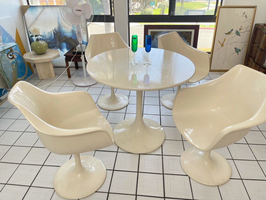 Eero Saarinen Style Tulip Table 35.5R X 30.5H With Four Chairs  [Photo 2]