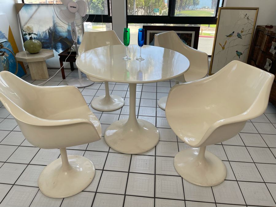 Eero Saarinen Style Tulip Table 35.5R X 30.5H With Four Chairs  [Photo 4]