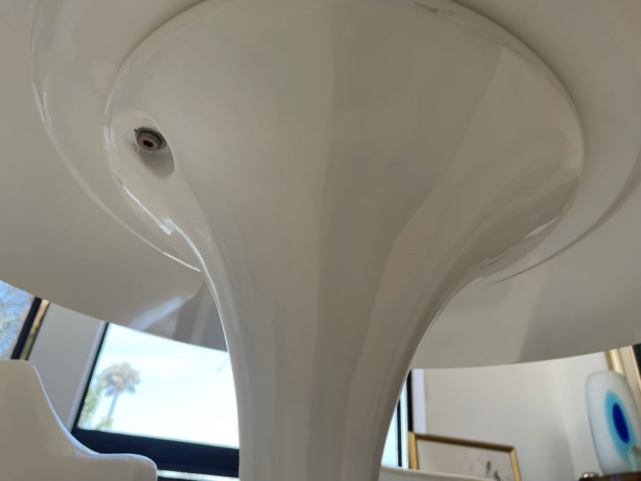 Eero Saarinen Style Tulip Table 35.5R X 30.5H With Four Chairs  [Photo 10]