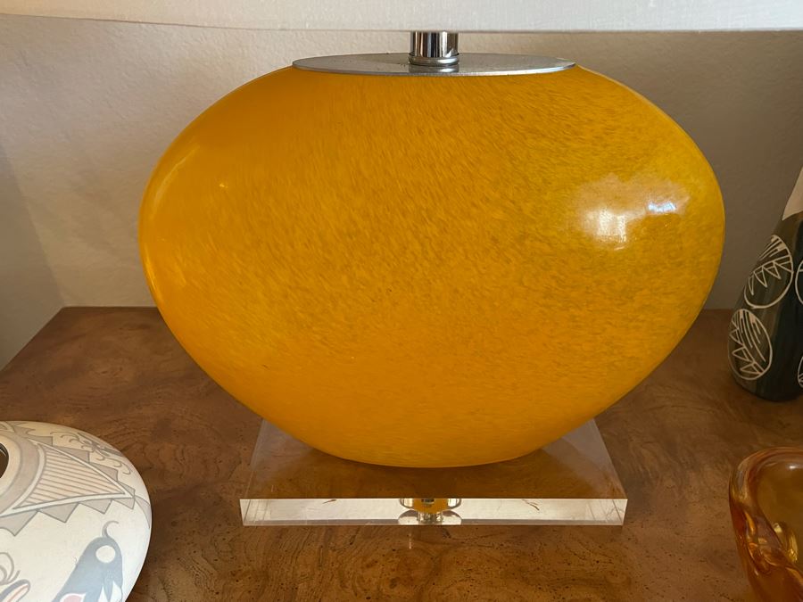 Pair Of Lucite Base Yellow Glass Table Lamps [Photo 6]
