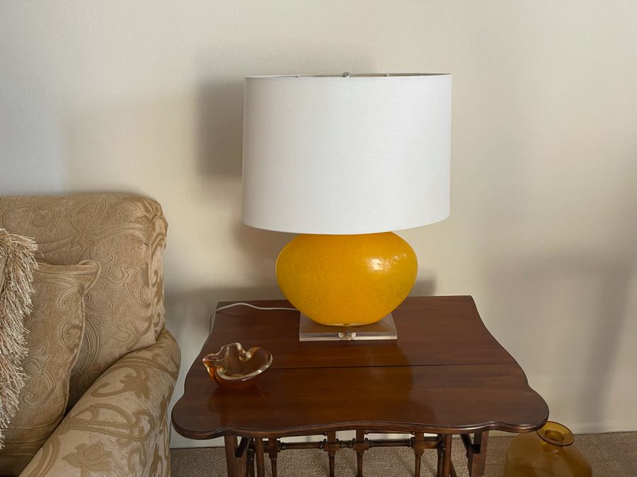 Pair Of Lucite Base Yellow Glass Table Lamps [Photo 8]