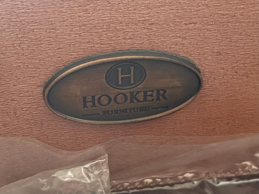 Pair Of Hooker Furniture Modern Black And White Nightstands 31W X 16D X 29H [Photo 11]