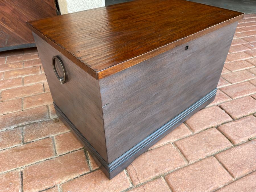 E&D Furniture Trunk With Dream Capsule Handbook 24W X 16D X 16H [Photo 2]