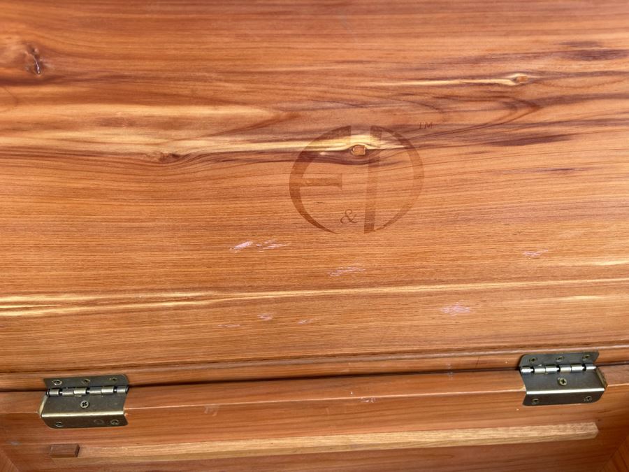 E&D Furniture Trunk With Dream Capsule Handbook 24W X 16D X 16H [Photo 5]