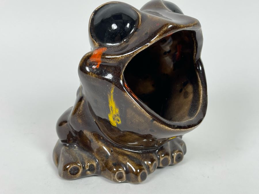 Vintage Frog Pottery