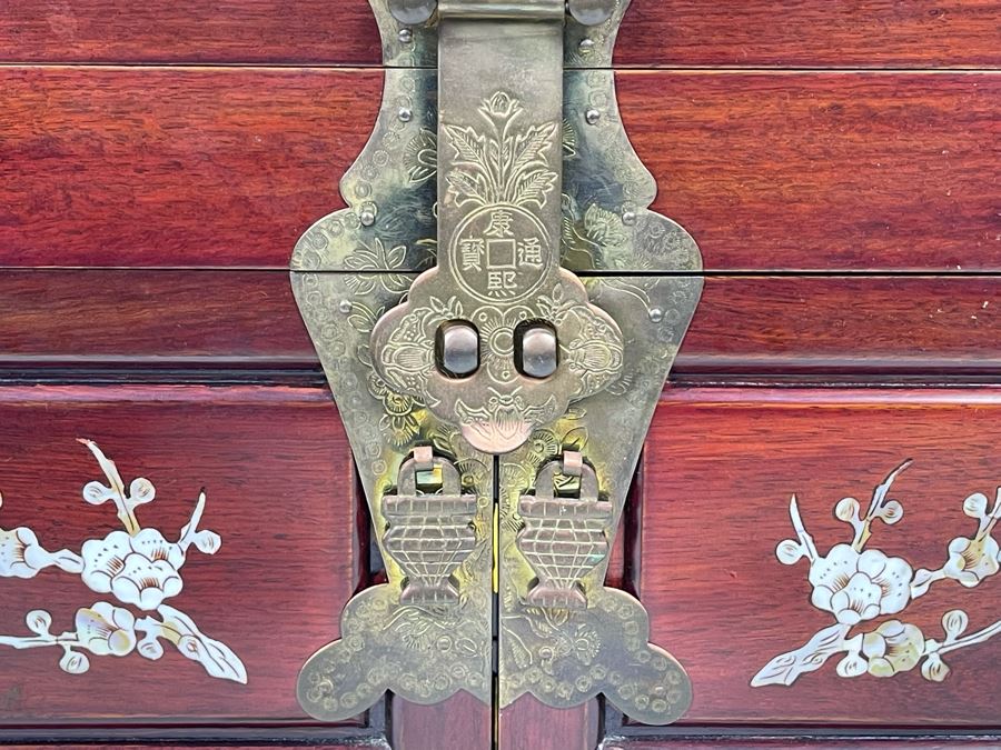 Chinese Mother Of Pearl Inlay Jewelry Box With Lock And Key [Photo 7]