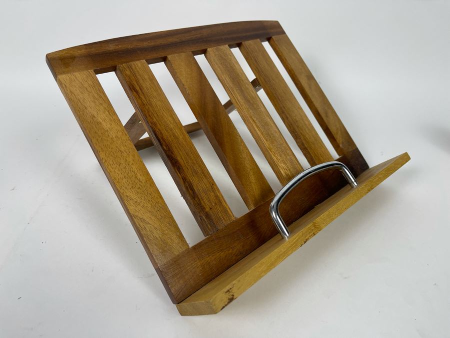 Wooden Book Stand [Photo 3]