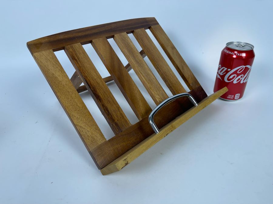 Wooden Book Stand [Photo 4]