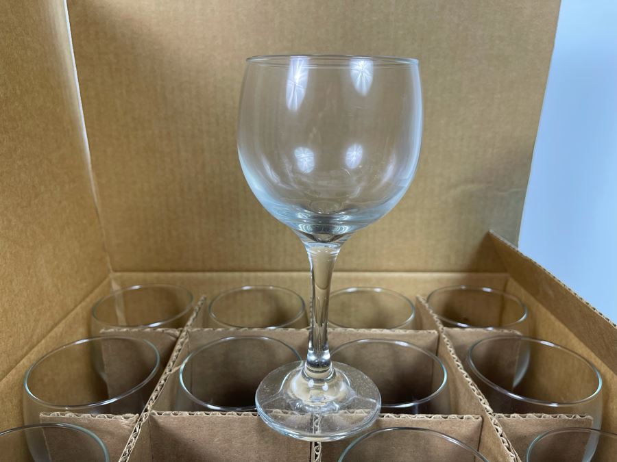 New Set Of 12 Red Wine Glasses And Set Of 4 Stackable Plastic Outdoor Wine Glasses [Photo 7]