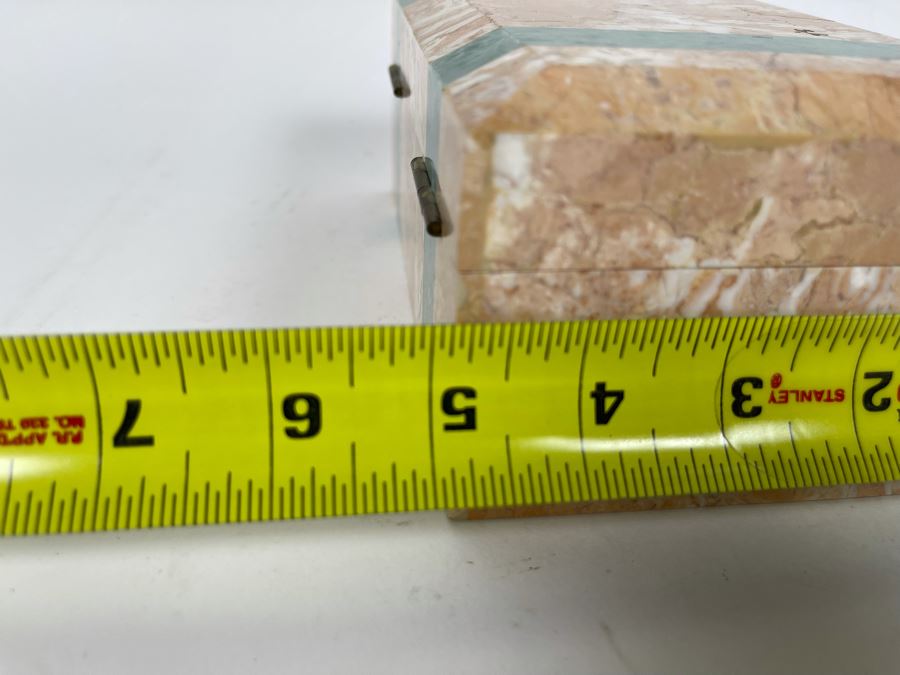 Marble Lidded Box 7.5W X 5D X 3H [Photo 7]